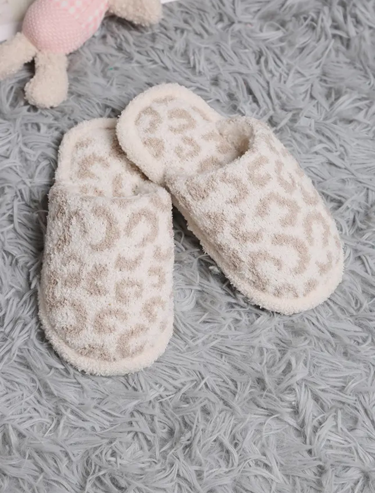 Leopard pattern slippers