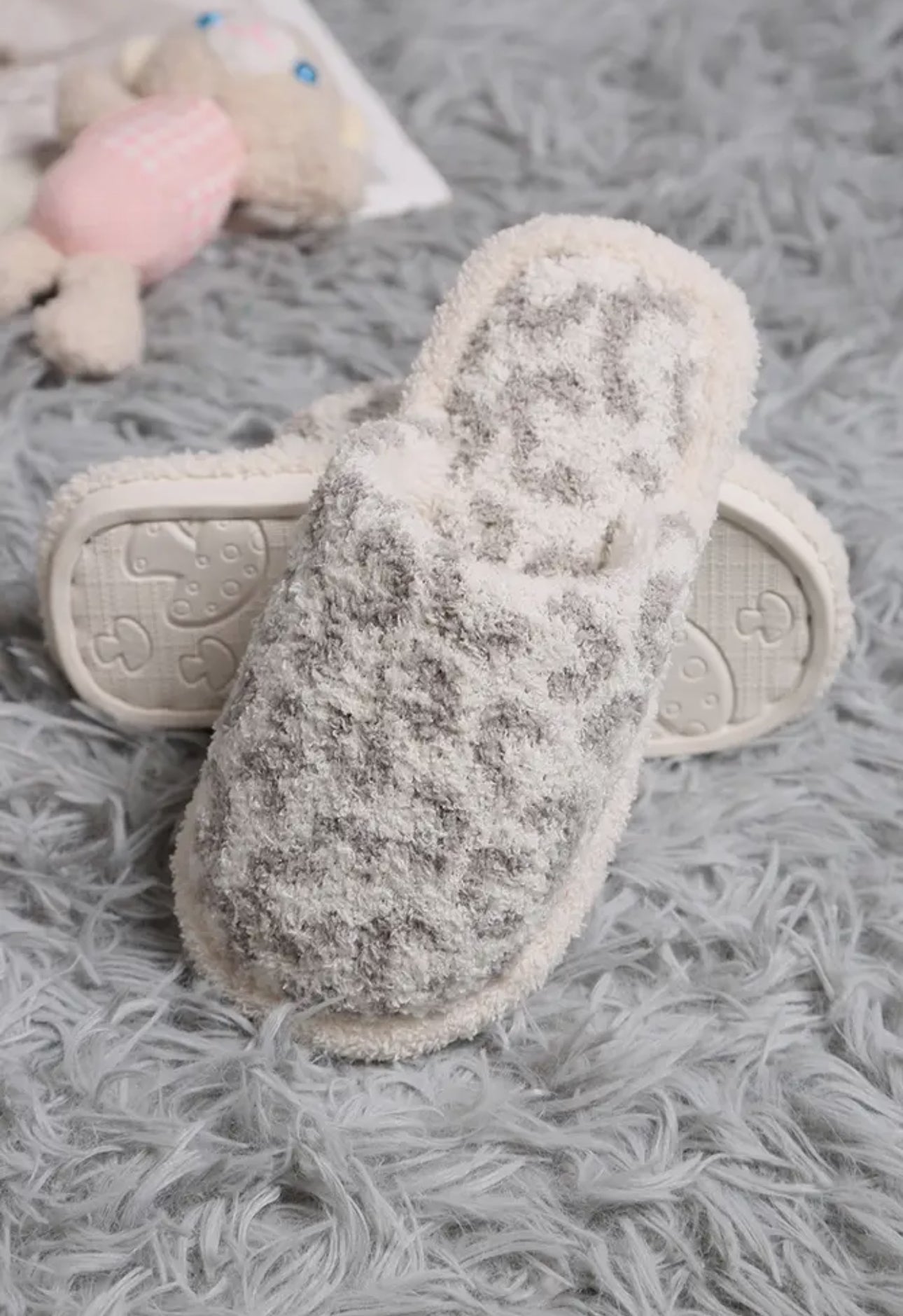 Leopard pattern slippers