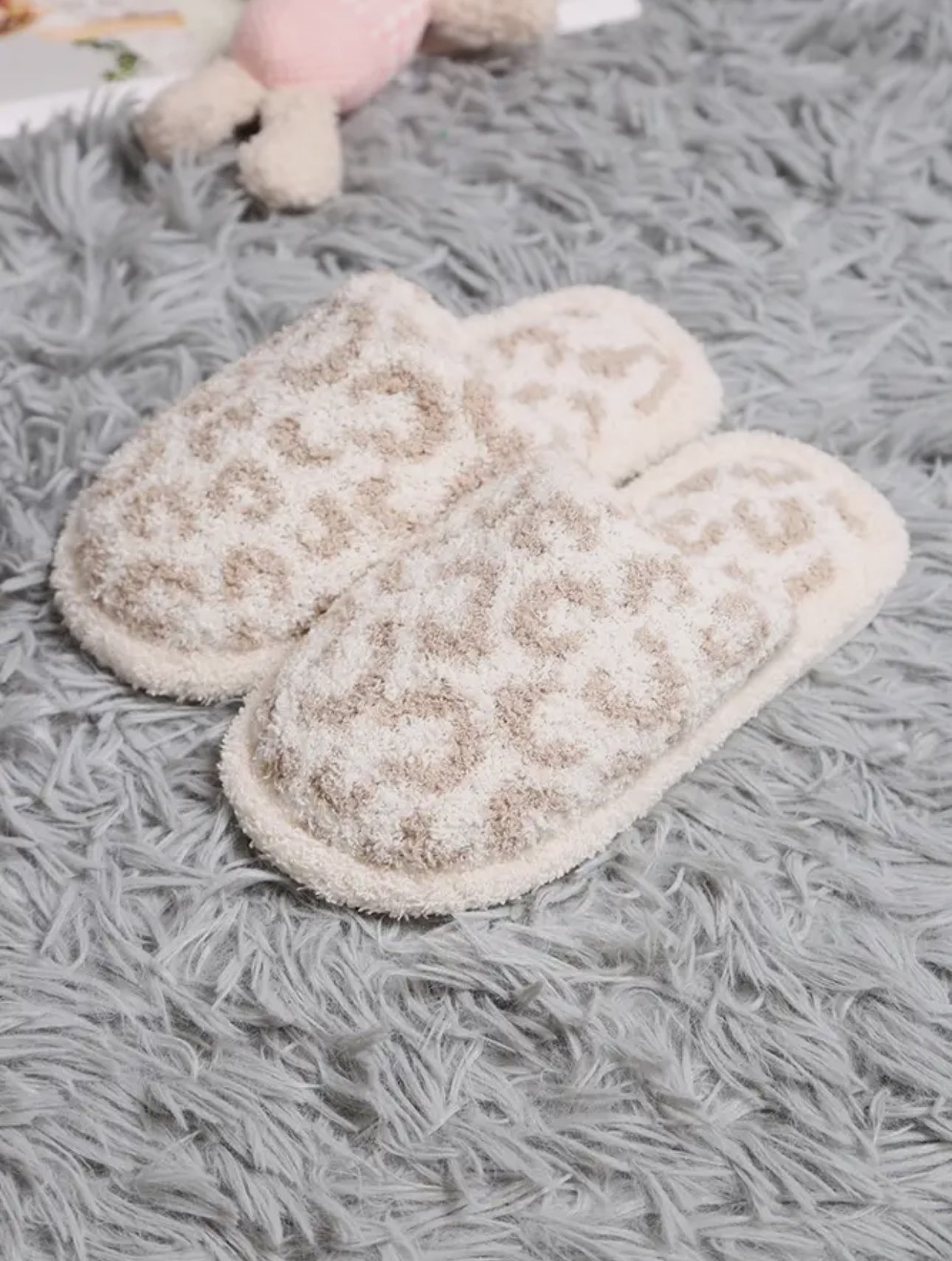 Leopard pattern slippers
