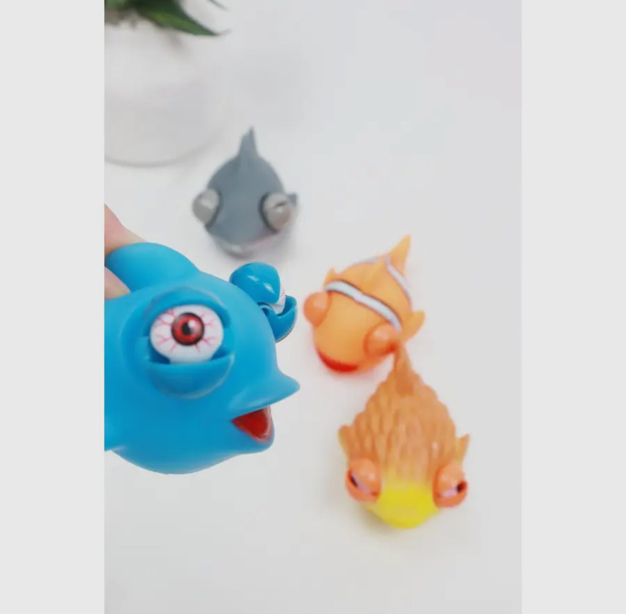 Eye popping ocean animals squishy toy