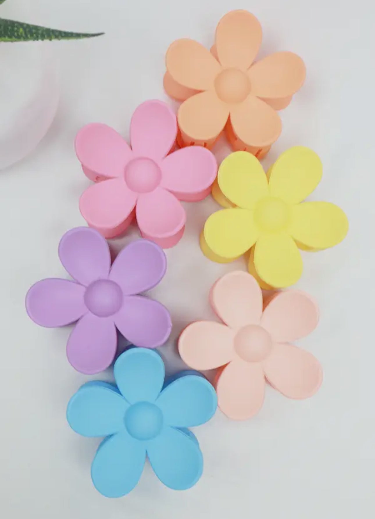 Daisy Matte Hair Claw