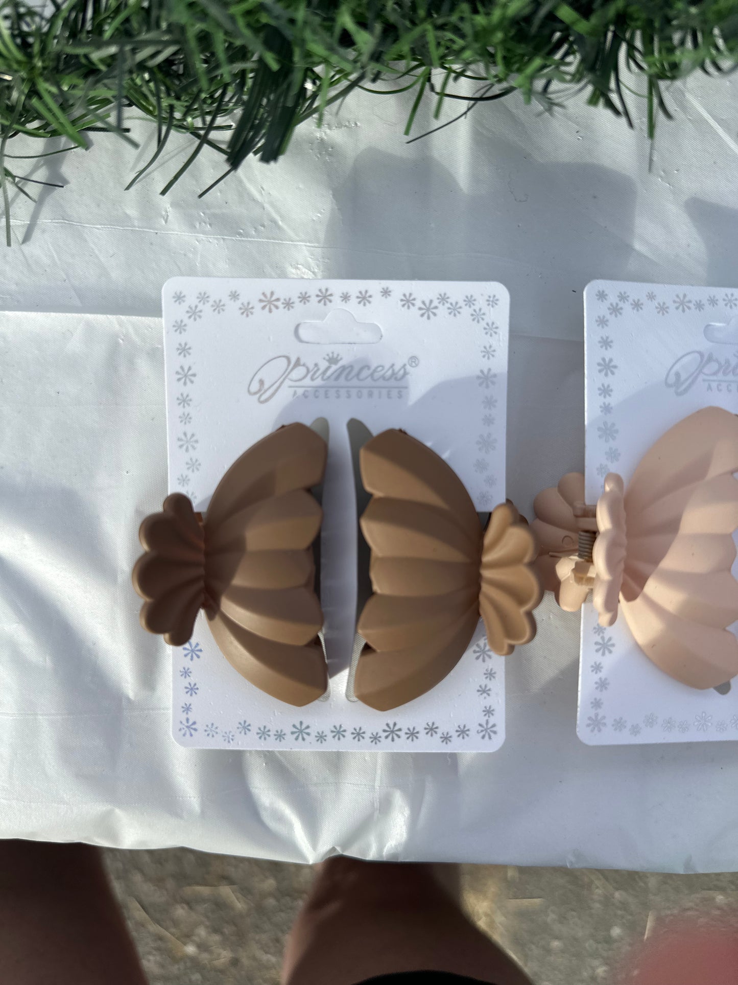 Matte Seashell Hair Claw