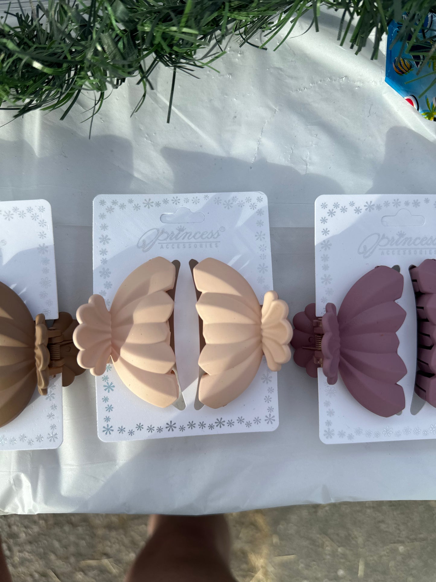 Matte Seashell Hair Claw