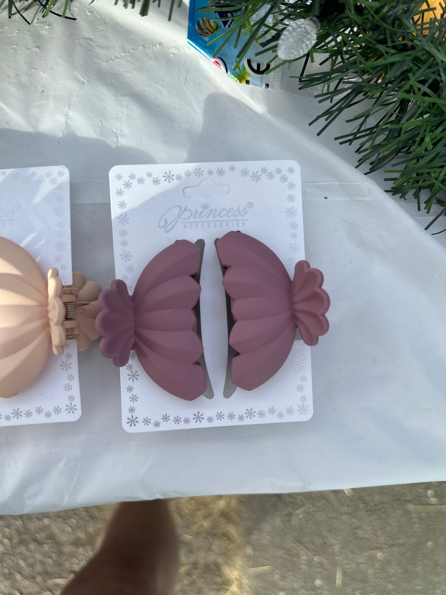 Matte Seashell Hair Claw
