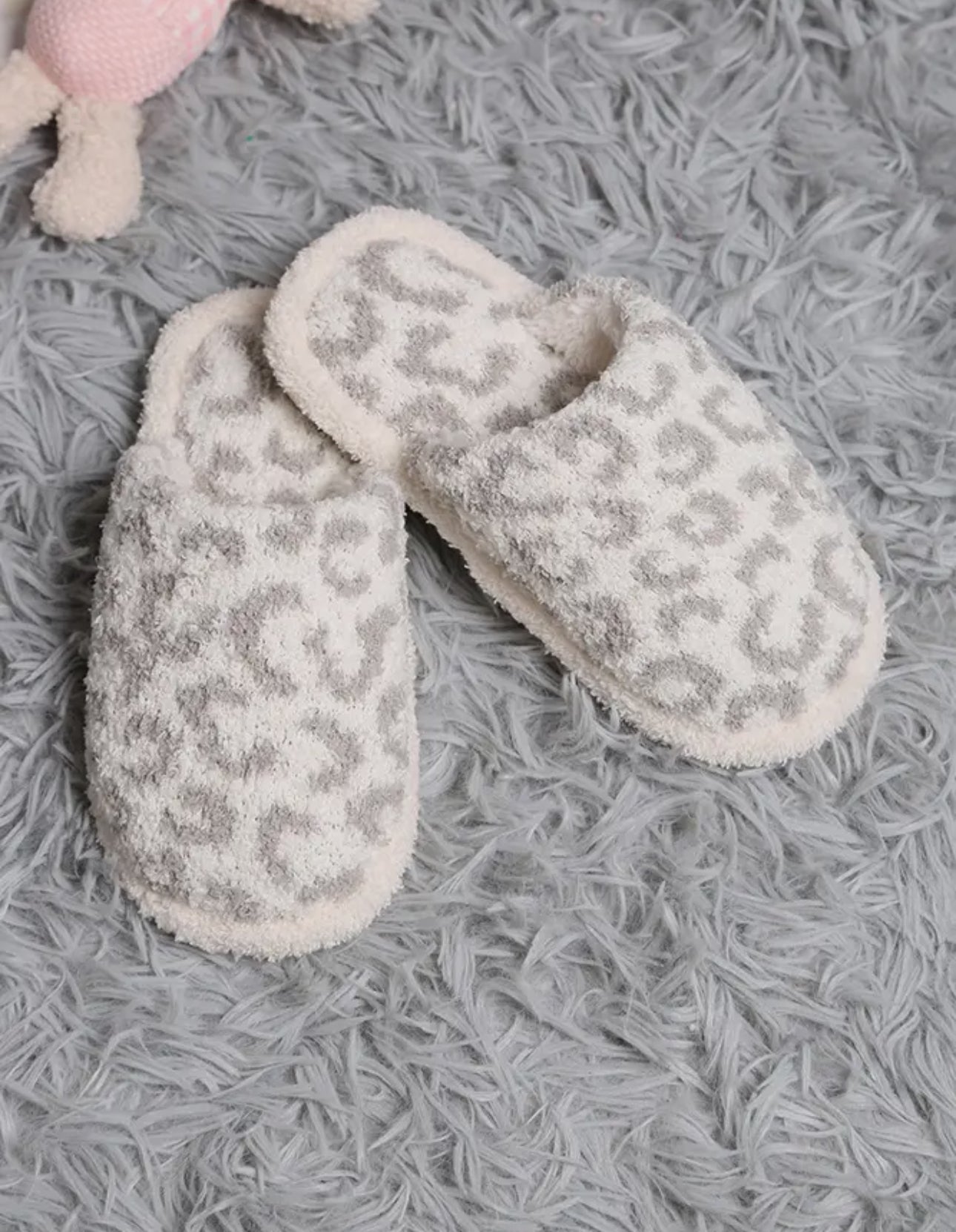 Leopard pattern slippers
